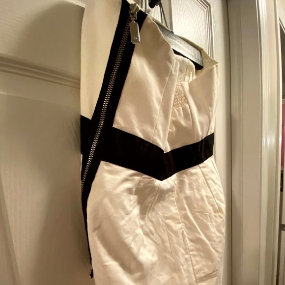 Zara White Strapless Dress with Black Set-in Waistband and Exposed Side Zipper - Picture 3 of 4